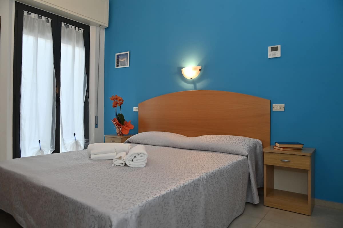 Kamar Double atau Twin Standar | Seprai Frette Italia, seprai premium, dan selimut bulu angsa
