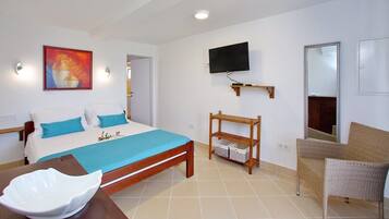 Schreibtisch, Bügeleisen/Bügelbrett, Reisekinderbett, kostenloses WLAN