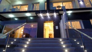 Property entrance - Hotel Shine (Becici)