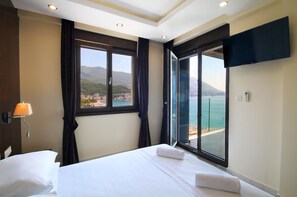 Deluxe Apartment, 2 Bedrooms | In-room safe, desk, blackout drapes, free cribs/infant beds - Hotel Shine (Becici)