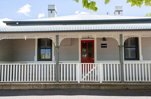 Exterior - Red Door Cottage - Heritage Home, Heart of Orange (Orange)