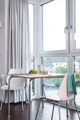 Studio L | In-room dining