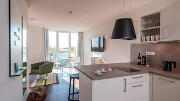 Geladeira, cooktop, lava-louças, cafeteira/chaleira