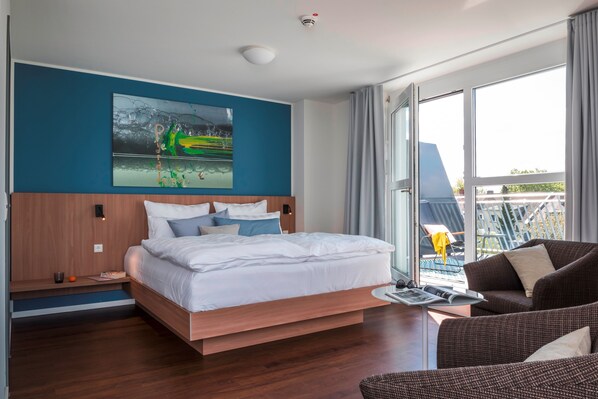 Estudio superior, balcón | Ropa de cama de alta calidad, caja fuerte, escritorio