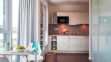 Fridge, stovetop, dishwasher, coffee/tea maker