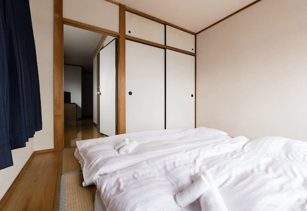 Private Vacation Home | Premium bedding, down duvets, blackout curtains, soundproofing - Pola Inn OSAKA (Osaka)