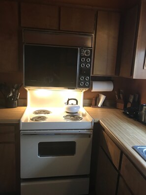 Dishwasher, cookware/dishes/utensils