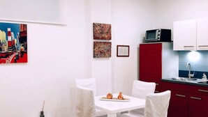Studio (Apartment incl.Cleaning Fee 29.90 EUR) | Private kitchenette - Exclusive Airport Apartments (Kelsterbach)
