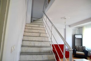 Apartment, 3 Bedrooms (Duplex-12 People) | Living area | LCD TV - Cakir Apart (Eskisehir)