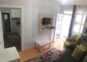 Apartment, 3 Bedrooms (Duplex-10 People) | Living room | LCD TV - Cakir Apart (Eskisehir)