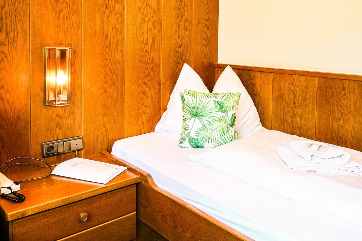Single Room | WiFi (free), bed sheets