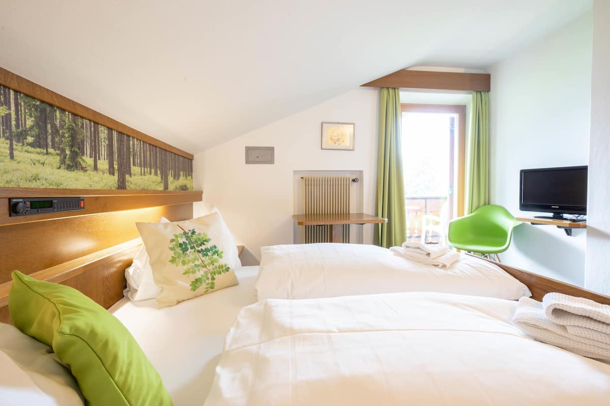 Double Room, Balcony | WiFi (free), bed sheets