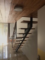 Estudio, vistas al mar | Escritorio, sistema de insonorización, tabla de planchar con plancha