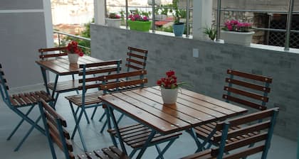 Crown Deluxe Apartments