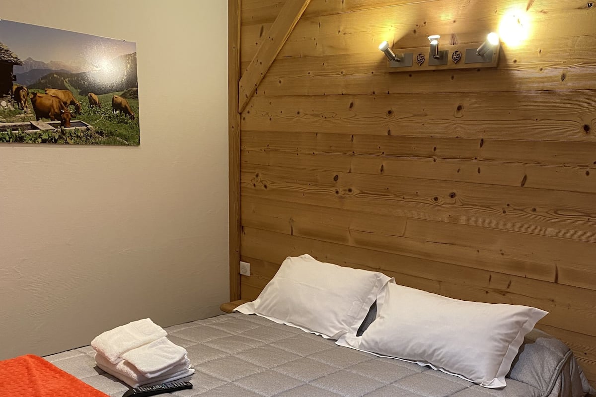 2 chambres, bureau, rideaux occultants, chambres insonorisées