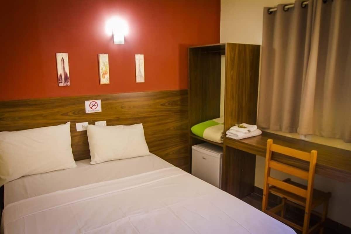 Minibar, cortinas blackout, wifi gratis y ropa de cama