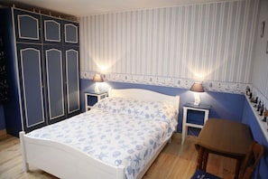 Habitación doble (Marine) | Decoración personalizada, muebles diferentes y escritorio