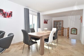 Dining - Villa in an idyllic location (Claviers)