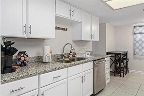 Fridge, microwave, oven, stovetop - Waterfront Condo with Dock (Crystal River)