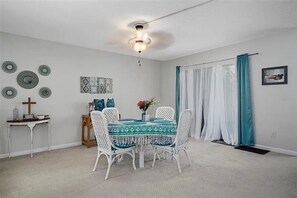 Dining - Waterfront Condo with Dock (Crystal River)