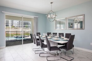 House | Private kitchen | Fridge, microwave, oven, stovetop - 8BR 5BA Vacation Home In ChampionsGate (Davenport)
