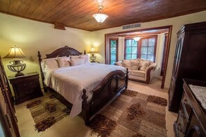 别墅 (8 Bedrooms, 9 Bathrooms) | 8 多间卧室、熨斗/熨衣板、免费 WiFi、床单