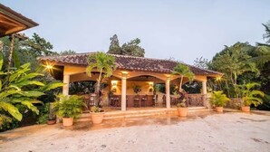 Vila (8 Bedrooms, 9 Bathrooms) | Terraço/pátio