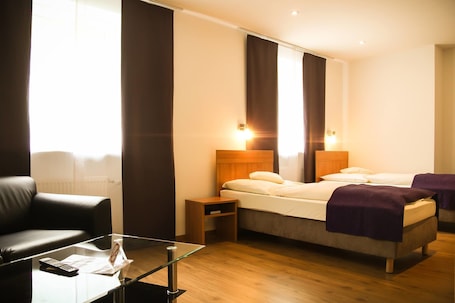 Comfort Twin Room | Desk, free WiFi, bed sheets. Hotel Waldlust B & B