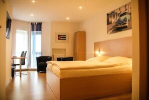 Habitación doble | Escritorio, wifi gratis y ropa de cama