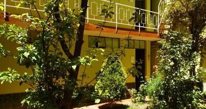 El Manzano Hostel