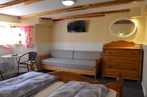 Double Room, Shared Bathroom (1-4)
