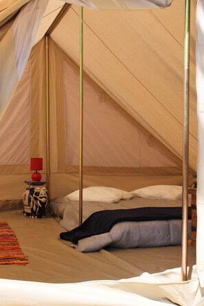 Tent (2 pers) | Individually decorated, individually furnished - Camping La Tourelle (Plémy)