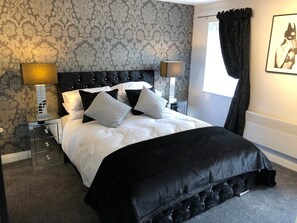 Premium bedding, pillowtop beds, individually decorated - The Place Blackpool (Blackpool)