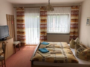 Double Room (#2) | Rollaway beds, free WiFi