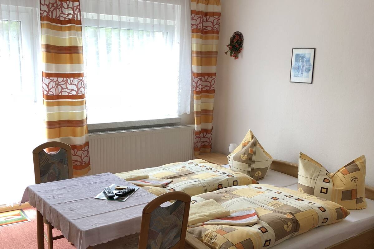 Double Room (#3) | Rollaway beds, free WiFi