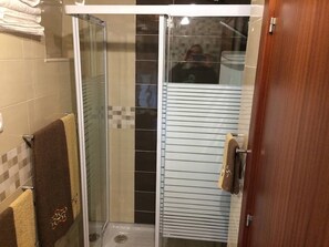 Hair dryer, towels, soap, shampoo - TITA HOUSE WASHINGTON (lavacolhos)