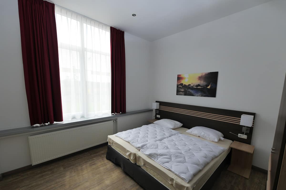 Standard Double Room | Desk, blackout drapes, soundproofing, iron/ironing board