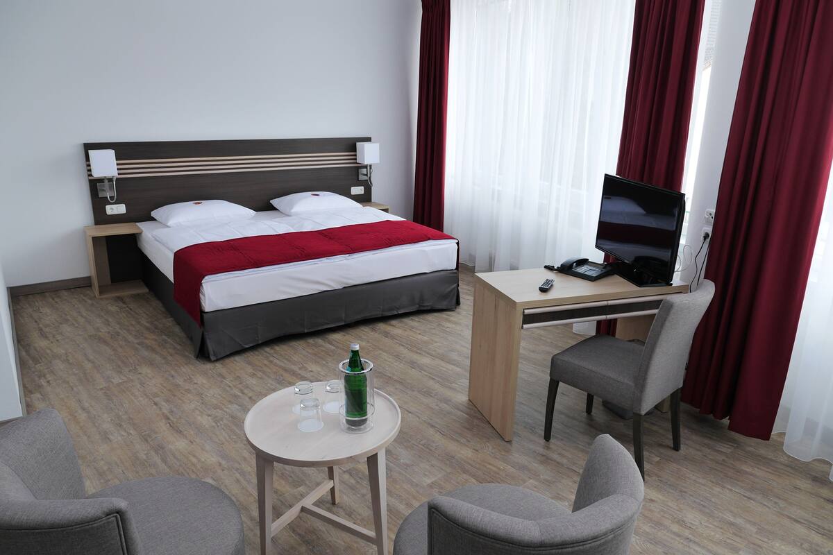 Habitación doble Deluxe | Escritorio, cortinas blackout y insonorización 