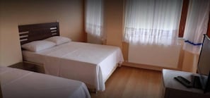Habitación triple | Wifi gratis y ropa de cama 