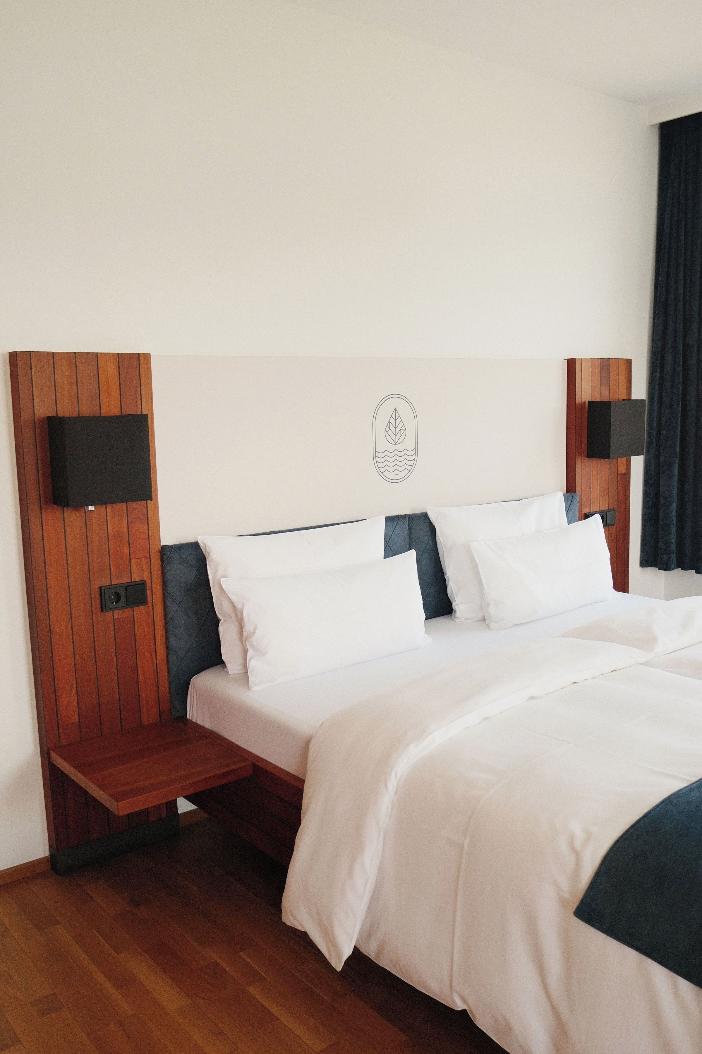 Hypo-allergenic bedding, in-room safe, desk, blackout drapes