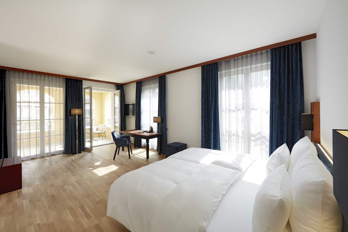 double room, balcony, garden view | hypo-allergenic bedding, in-room safe, desk, blackout curtains