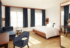 Deluxe Double Room, Balcony | Hypo-allergenic bedding, in-room safe, desk, blackout curtains - Seehotel Villa Linde (Bodman-Ludwigshafen)