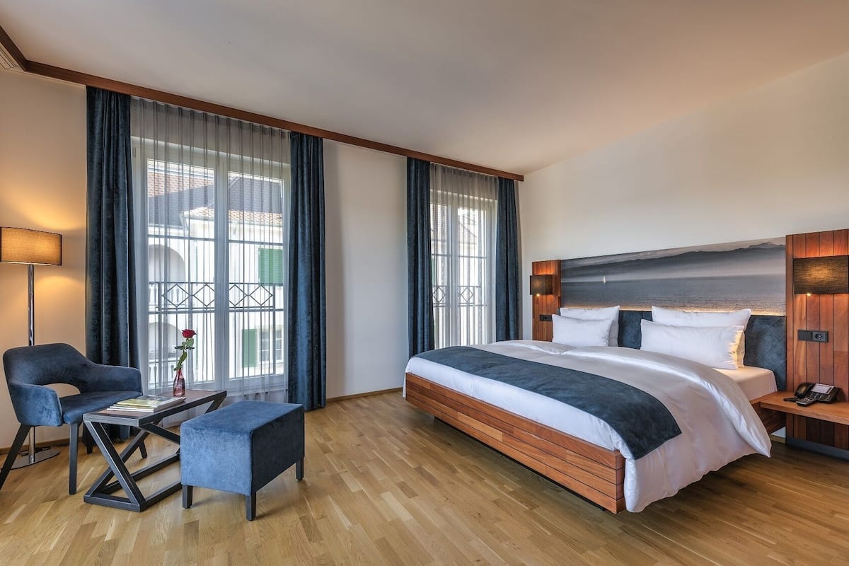 double room, lake view | hypo-allergenic bedding, in-room safe, desk, blackout curtains