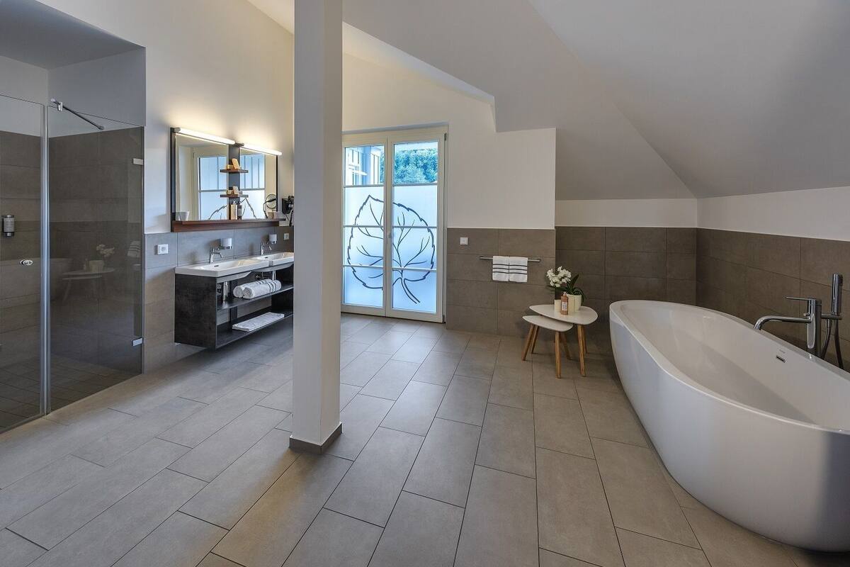 suite, balcony, lake view | hypo-allergenic bedding, in-room safe, desk, blackout curtains