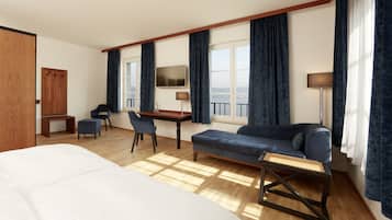 Chambre Double, vue lac | Literie hypoallergénique, coffres-forts dans les chambres, bureau