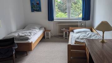 5 bedrooms, travel crib, free WiFi, bed sheets