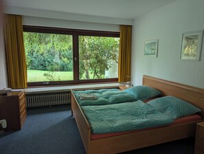 5 Schlafzimmer, Reisekinderbett, kostenloses WLAN, Bettwäsche