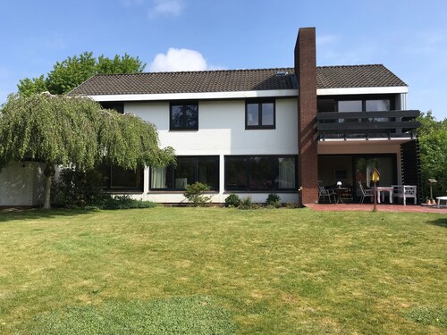 Charmante maison des années 70 avec grand jardin