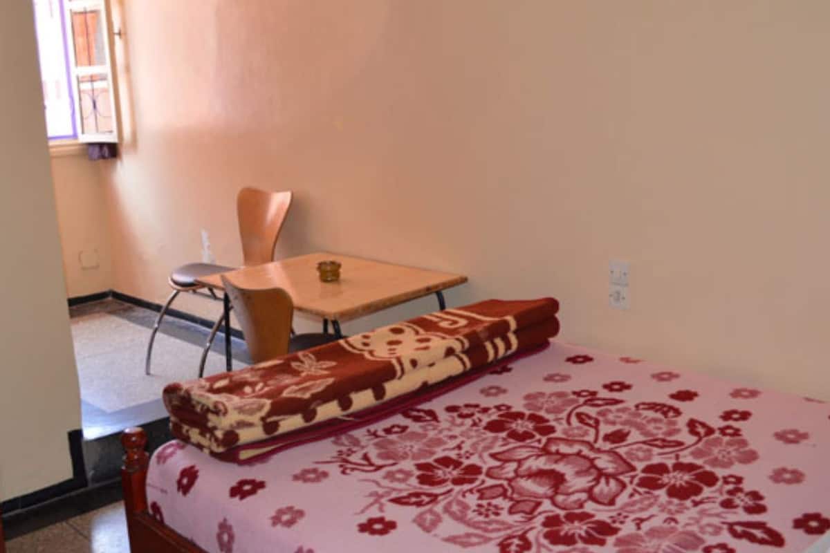 Single Room | Desk, blackout curtains, soundproofing, free WiFi