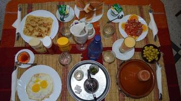 Breakfast, lunch, dinner served; Moroccan cuisine